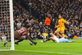 爱游戏网站-曼城最后一轮绝杀夺冠