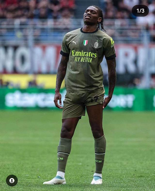 包含欧冠倒计时，菲尼克斯太阳赛后官宣签约，细节引发关注，话题不断，球探报告显示潜力的词条