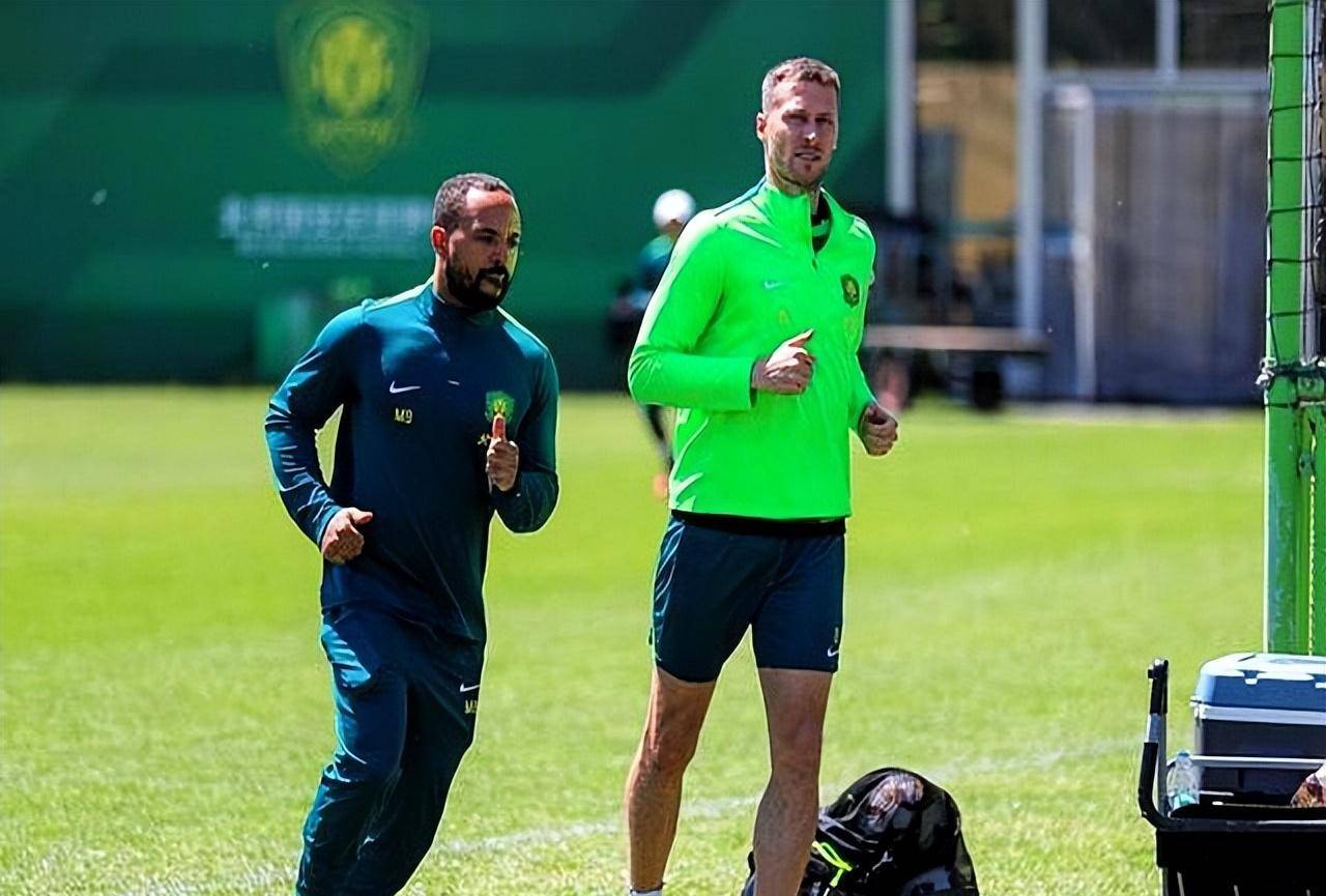 今晨北京国安备战英超,临场应变细节曝光,气氛紧张,阵容厚度经受考验的简单介绍 今晨北京国安备战英超,临场应变细节曝光,气氛紧张,阵容厚度经受考验的简单介绍