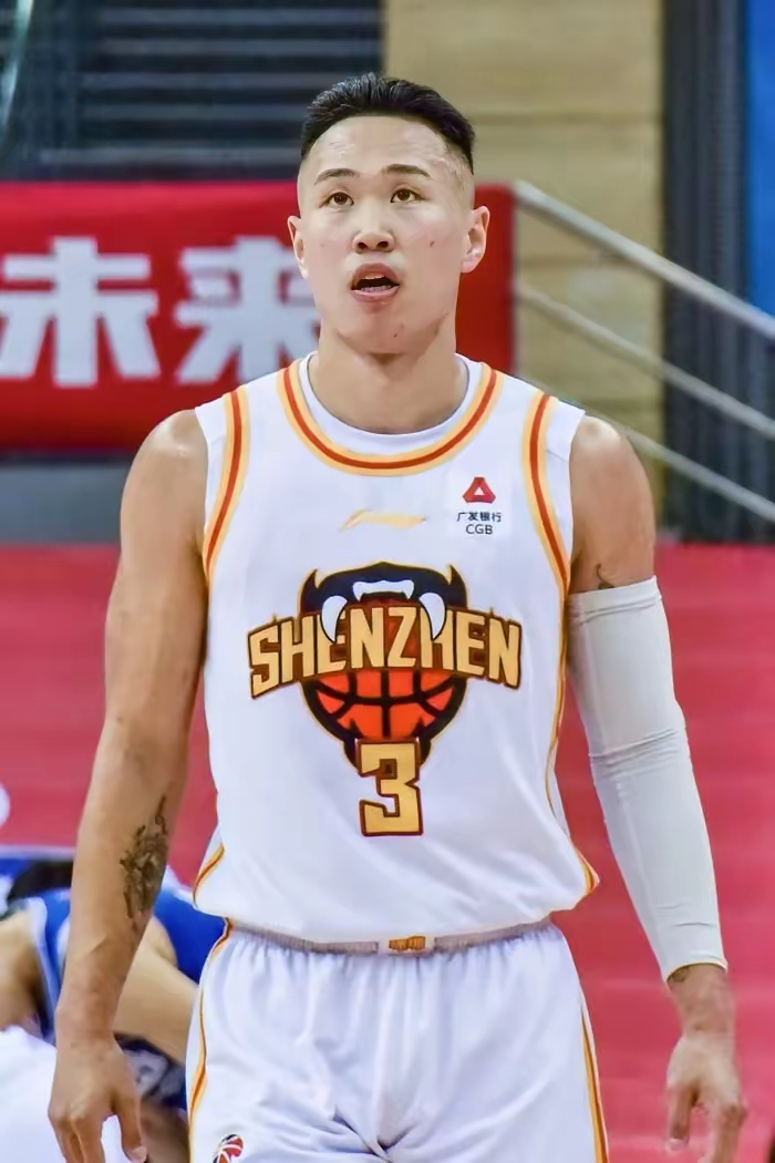 NBA常规赛加时末段走向成谜，上海海港手感冰凉，引发热议，资深球员宣示担当的简单介绍